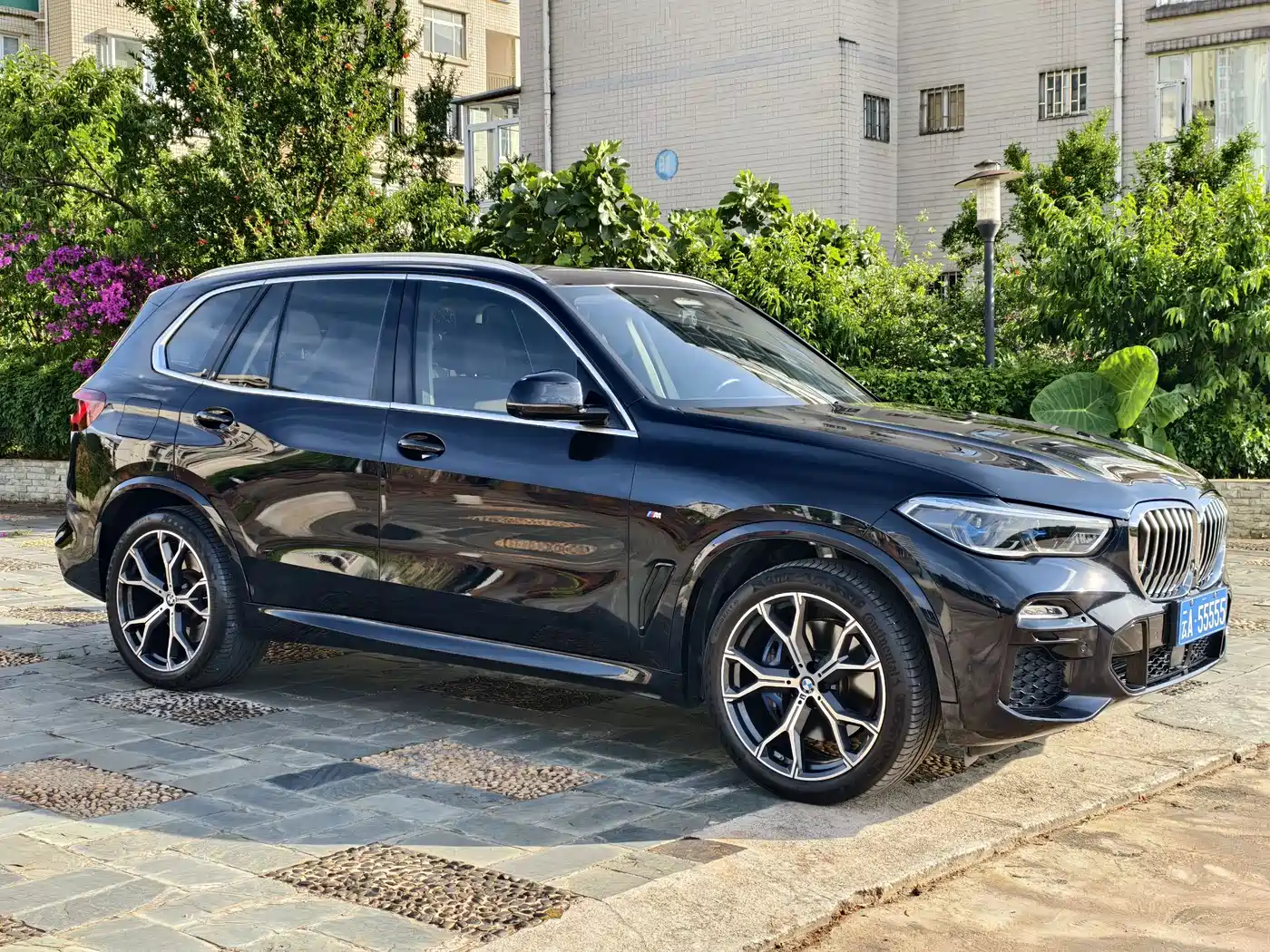 BMW X5 (Import) 2021 xDrive40i Exclusive M Sport Package фото 3
