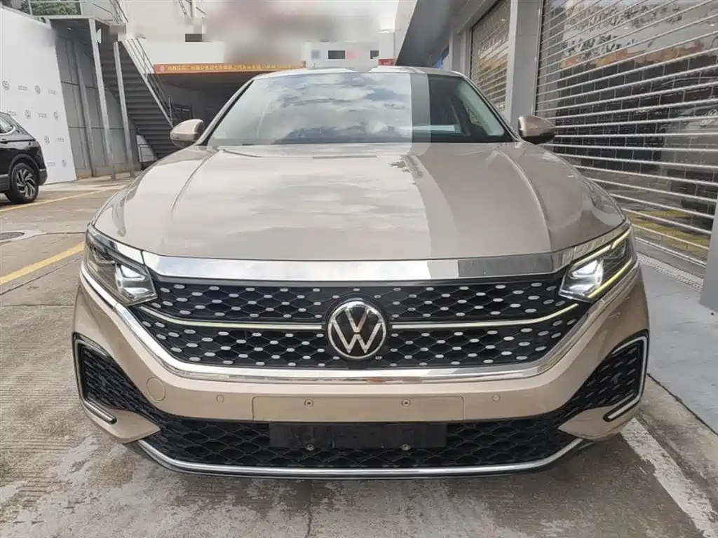 Volkswagen Passat 2022 330TSI Starlight Luxury Edition фото 3