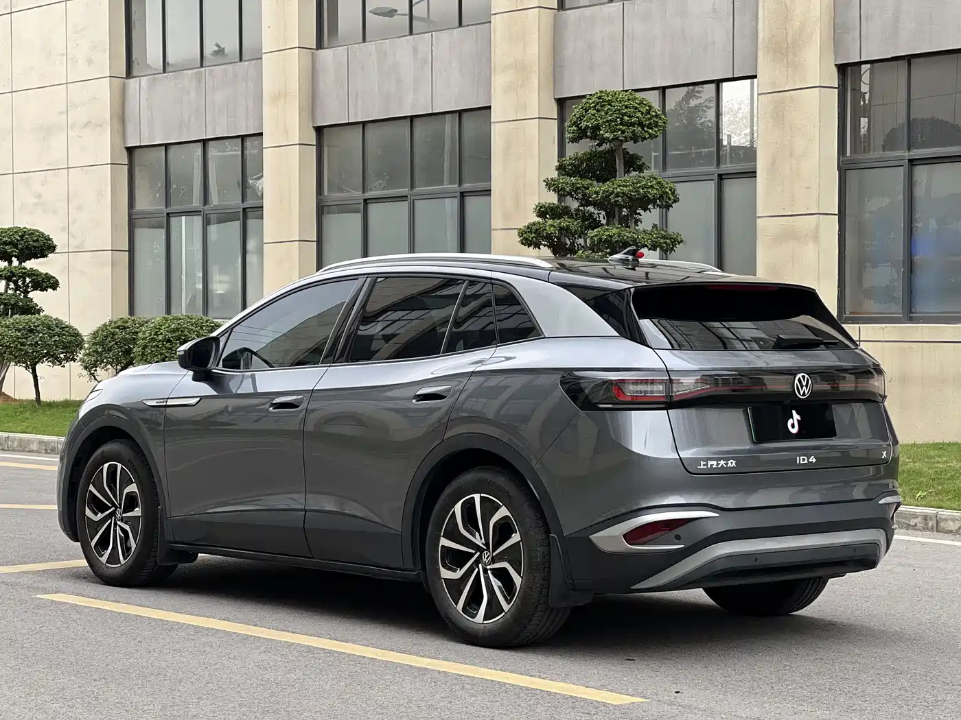 VOLKSWAGEN ID.4 X
