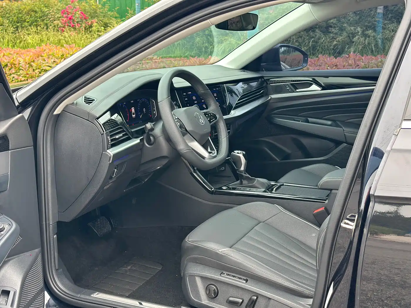 Volkswagen Passat 2024 380TSI Starlight Dragon Glory Edition фото 4