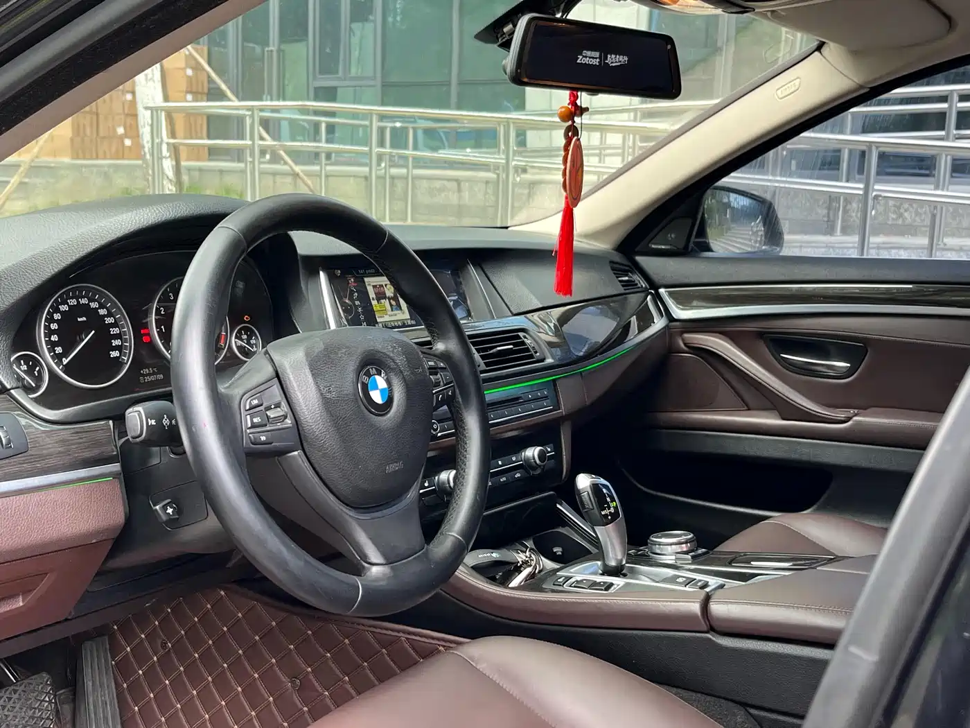 BMW 5 Series 2014 525Li Luxury Design Package фото 5