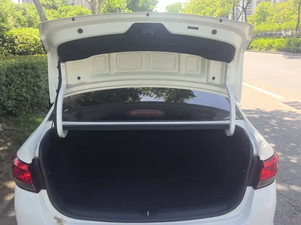 Kia K2 2017 2017 Sedan 1.4L AT GLS