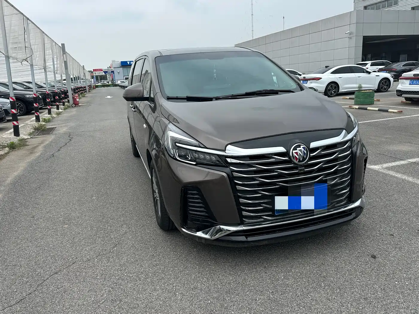 Buick GL8 2023 Land Business Class 652T Luxury фото 3