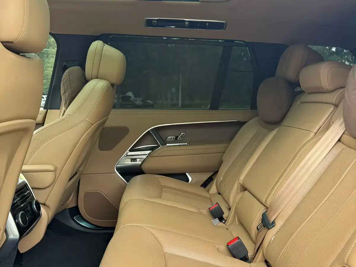 Photo 6 - Land Rover Range Rover