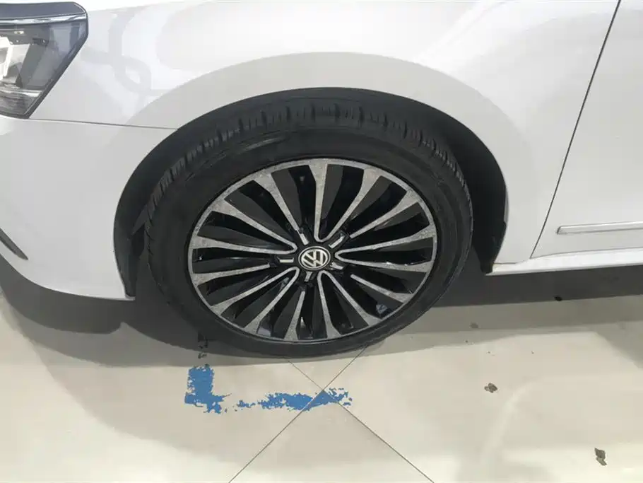 Volkswagen Passat 2016 330TSI DSG Executive Edition фото 6