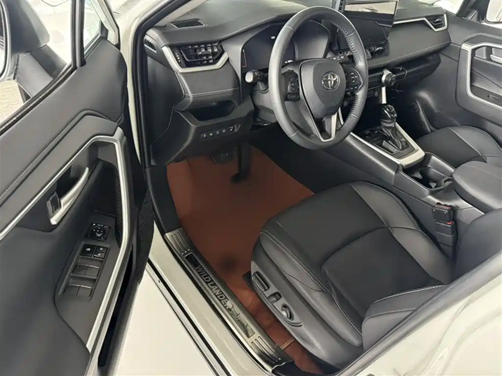 Toyota Wildlander 2023 2.0L CVT FWD Luxury PLUS фото 19