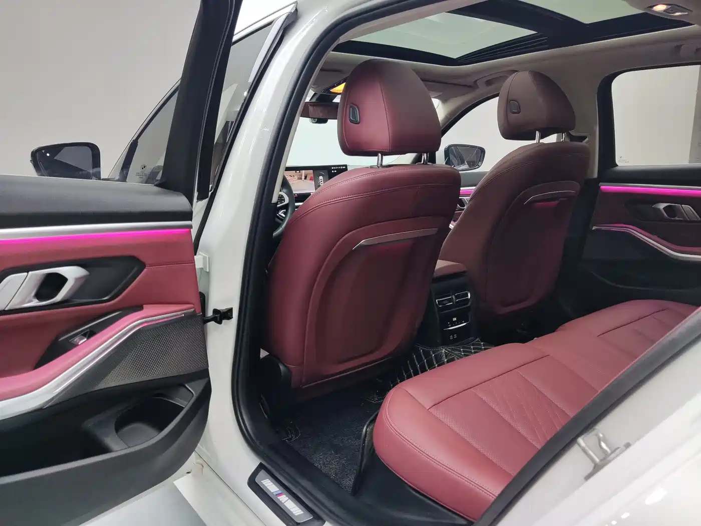 BMW 3 Series 2023 320Li M Sport Package фото 9