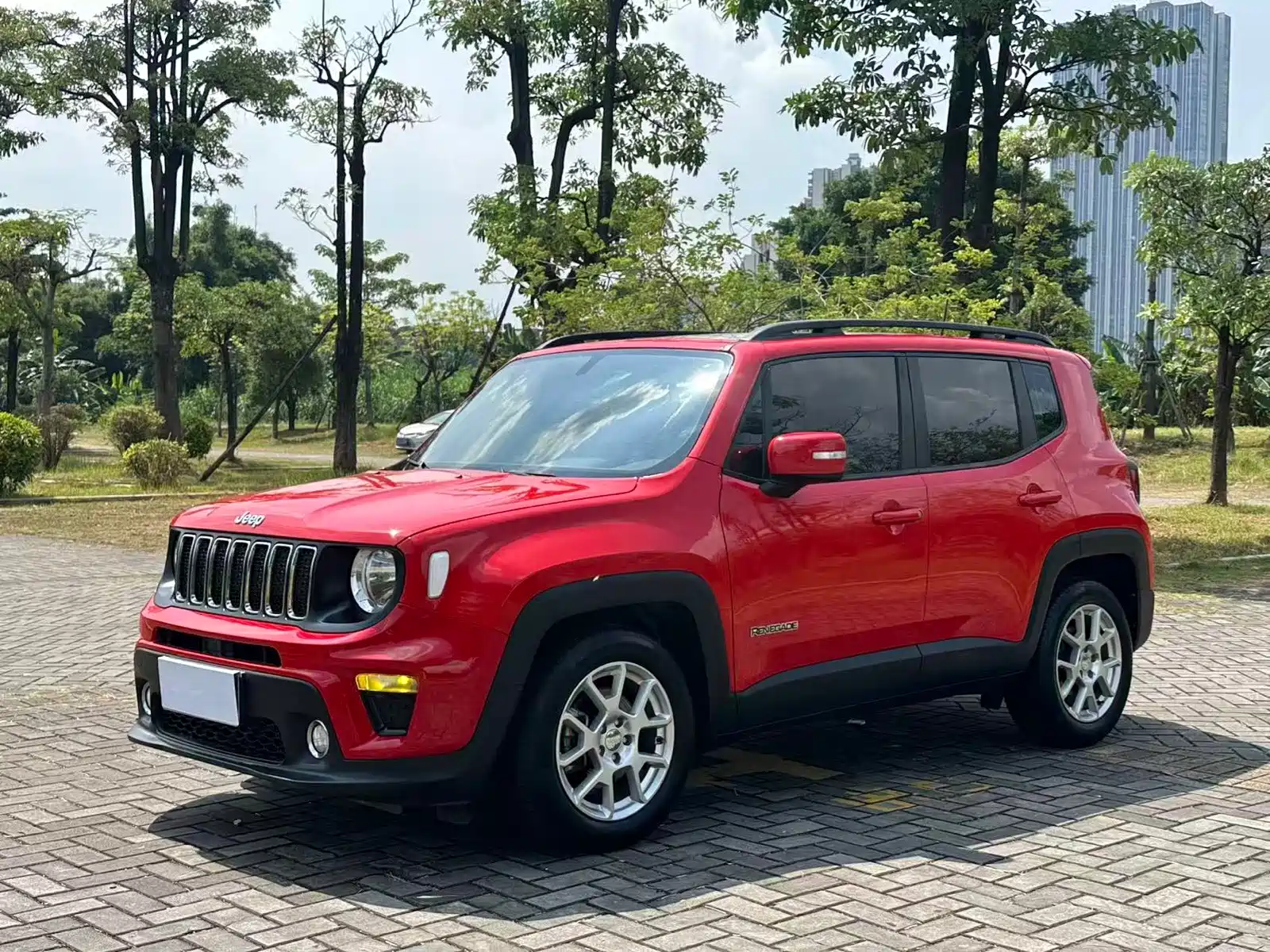Фото 1 - Jeep Renegade