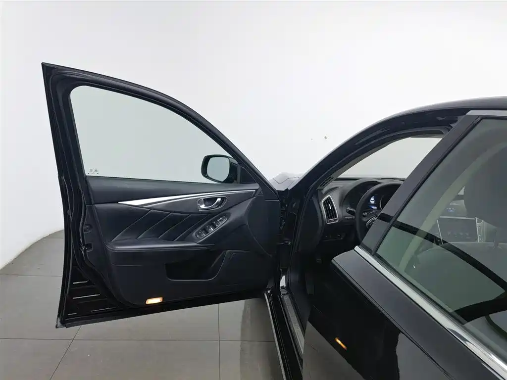 Infiniti Q50L 2015 2.0T Enjoyment Edition фото 8