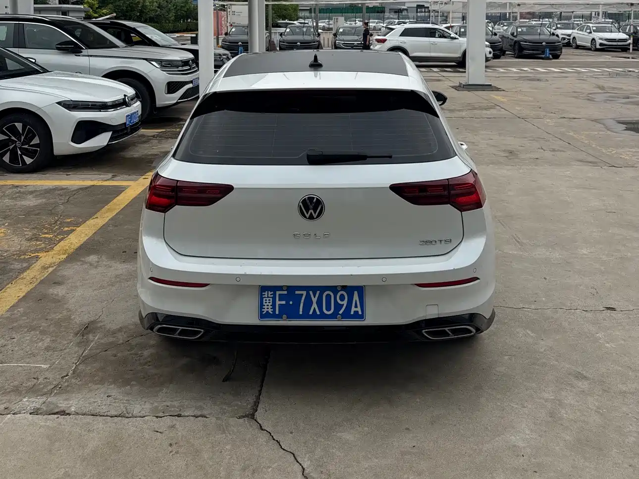 Volkswagen Golf 2024 280TSI DSG R-Line 50th Anniversary Edition фото 4