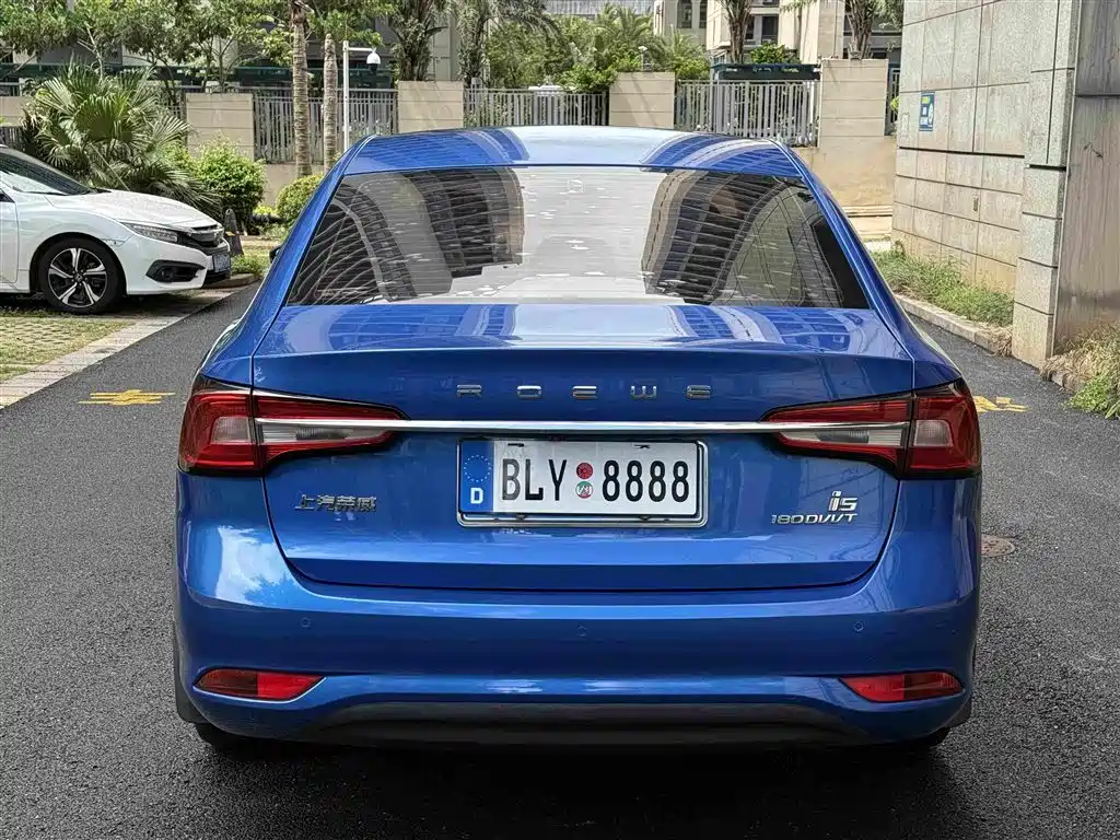 Фото 5 - Roewe i5