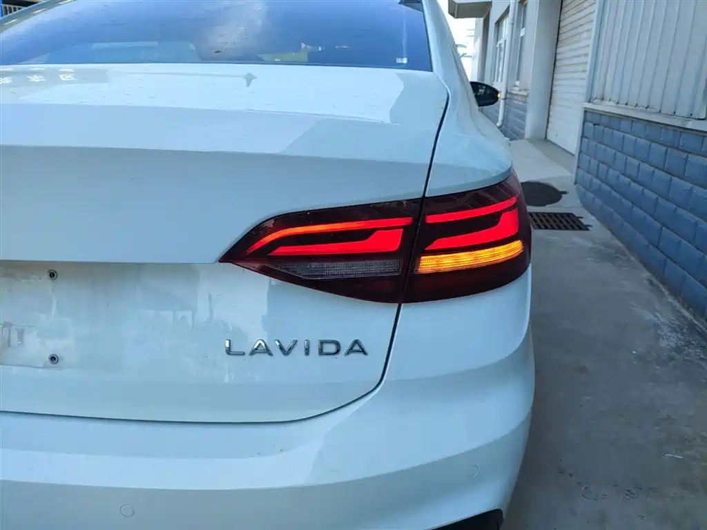 Volkswagen Lavida 2024 Model 1.5L Automatic Delight Edition фото 8