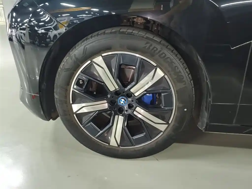 BMW iX 2023 Facelift xDrive40 фото 23