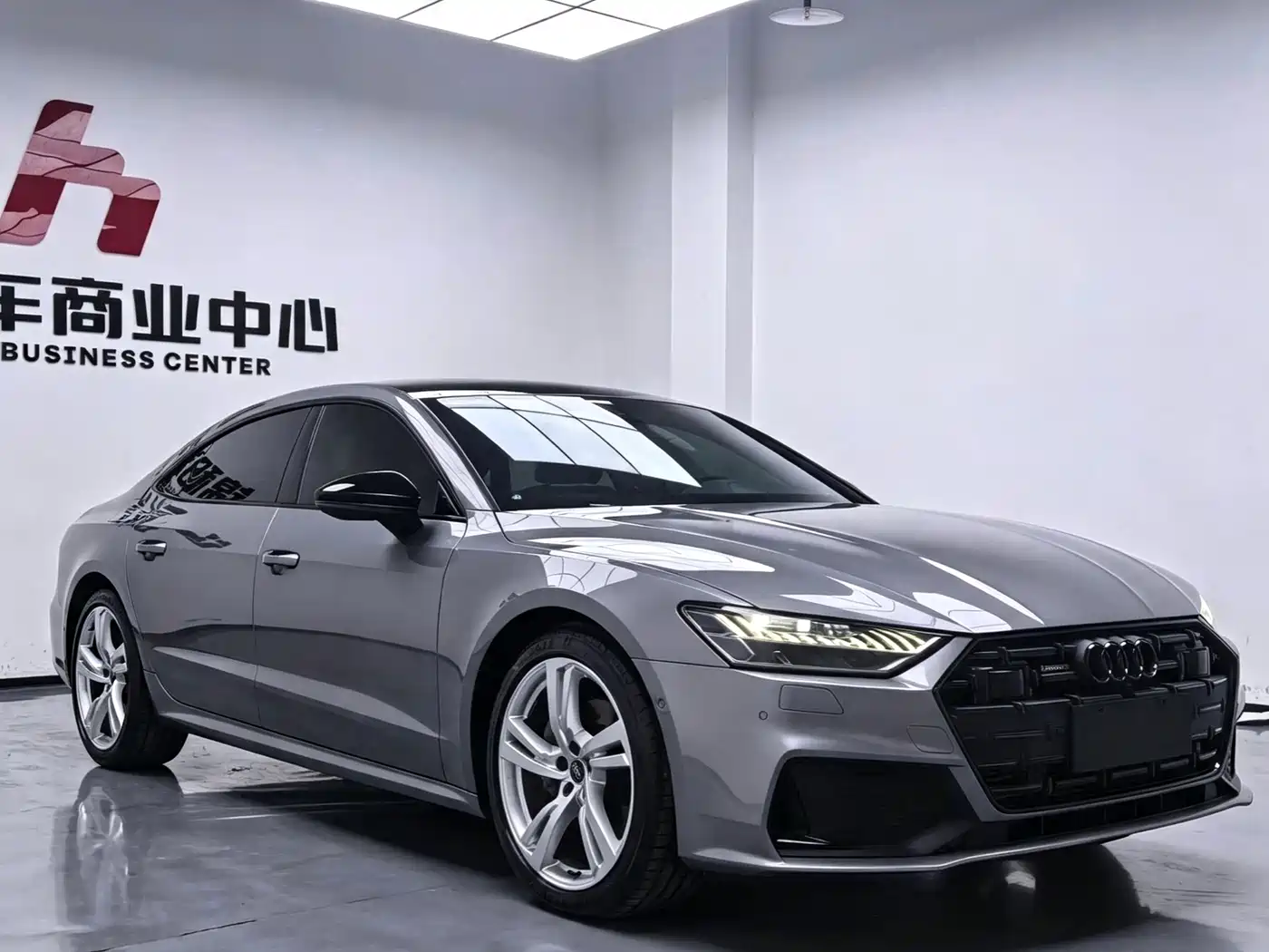 Фото 2 - Audi A7L