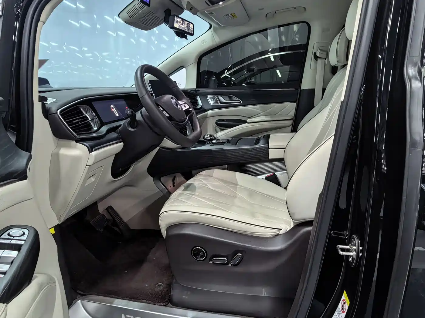 Denza D9 2024 DM-i 980 AWD Flagship фото 6