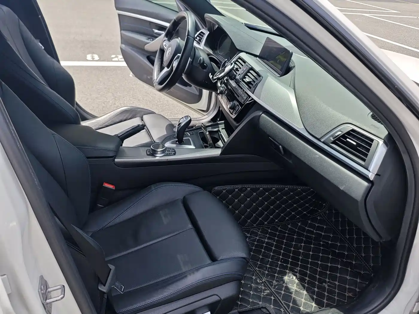 BMW 3 Series 2019 320i M Sport Black Night Edition фото 5