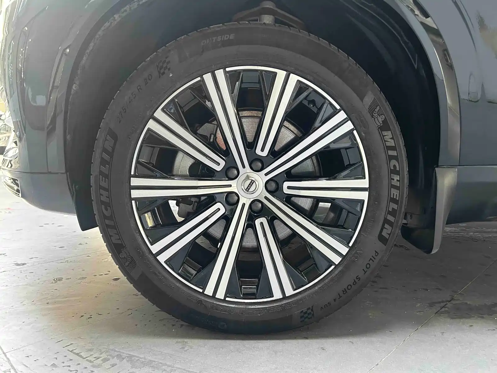 Photo 3 - Volvo XC90