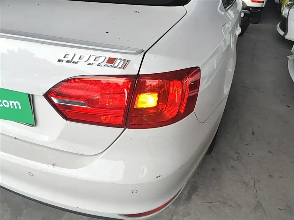 Volkswagen Sagitar 2014 Facelift 1.6L Automatic Comfort фото 8