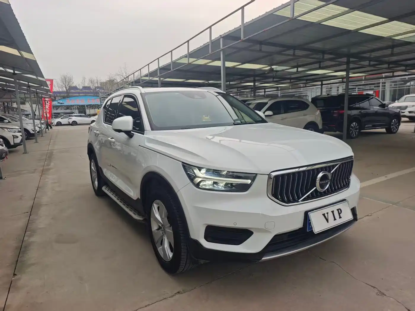 VOLVO XC40