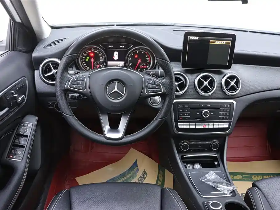 Mercedes-Benz GLA 2017 GLA 220 4MATIC Fashion фото 27