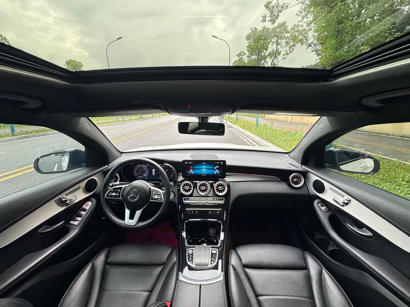 Mercedes-Benz GLC Coupe 2023 GLC 300 4MATIC Coupe SUV Luxury Edition фото 6
