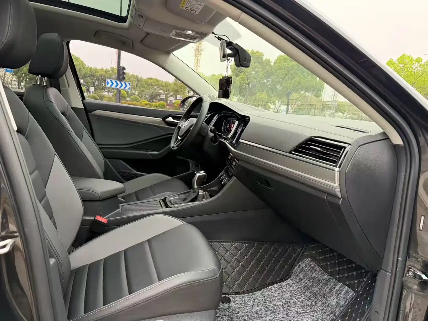 Volkswagen Sagitar 2022 280TSI DSG Surpassing Edition фото 8