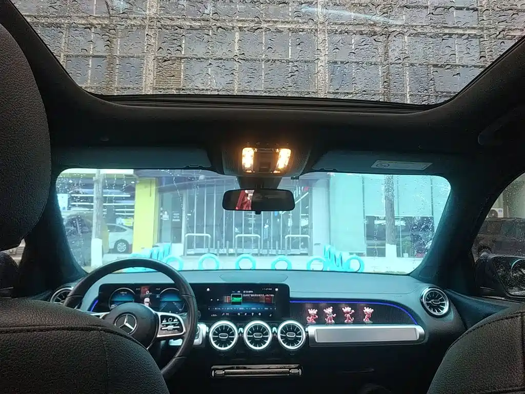 MERCEDES-BENZ GLB