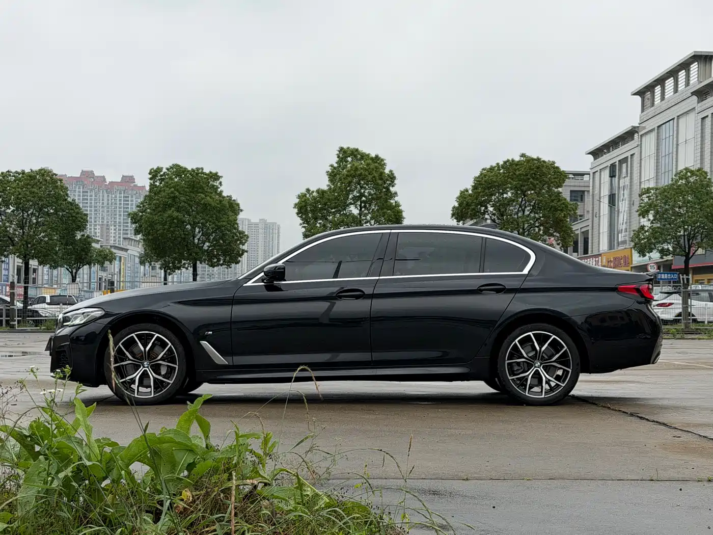 BMW 5 Series 2023 530Li Premium M Sport Package фото 3