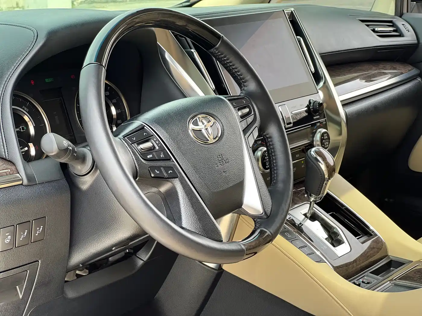 Toyota Alphard 2021 Hybrid 2.5L Premium фото 17
