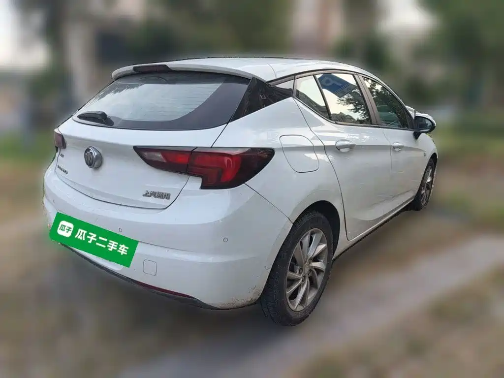 Photo 4 - Buick Verano