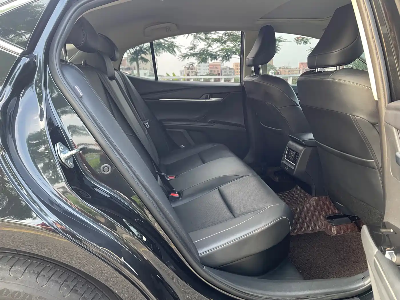 Toyota Camry 2024 Hybrid 2.0HGVP Luxury Edition фото 15