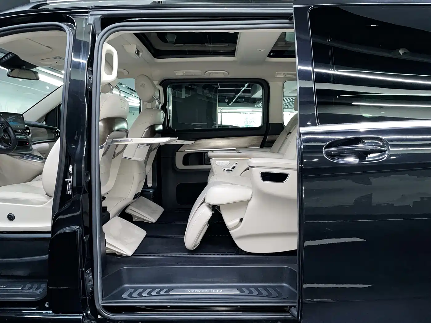 Mercedes-Benz V-Class 2020 Model V 260 L Long Wheelbase Luxury фото 9