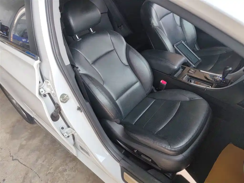 Hyundai Sonata 2015 Classic 2.0L Automatic Luxury Edition фото 25