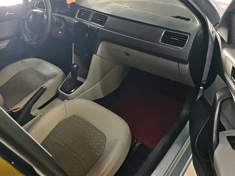 Škoda Rapid 2016 1.6L Automatic Pioneer Edition фото 8