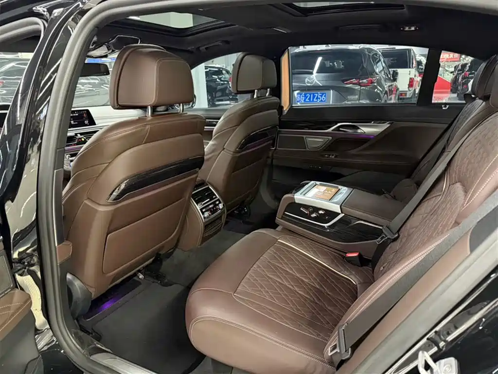 BMW 7 Series 2019 Facelift 740Li Leading M Sport Package фото 21