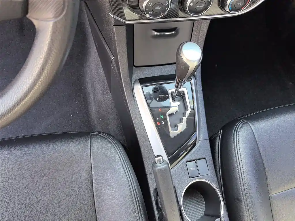 Toyota Corolla 2014 1.6L CVT GL-i фото 7
