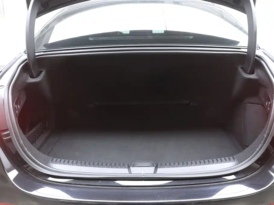 Mercedes-Benz E-Class 2024 Model E 300 L Luxury фото 30