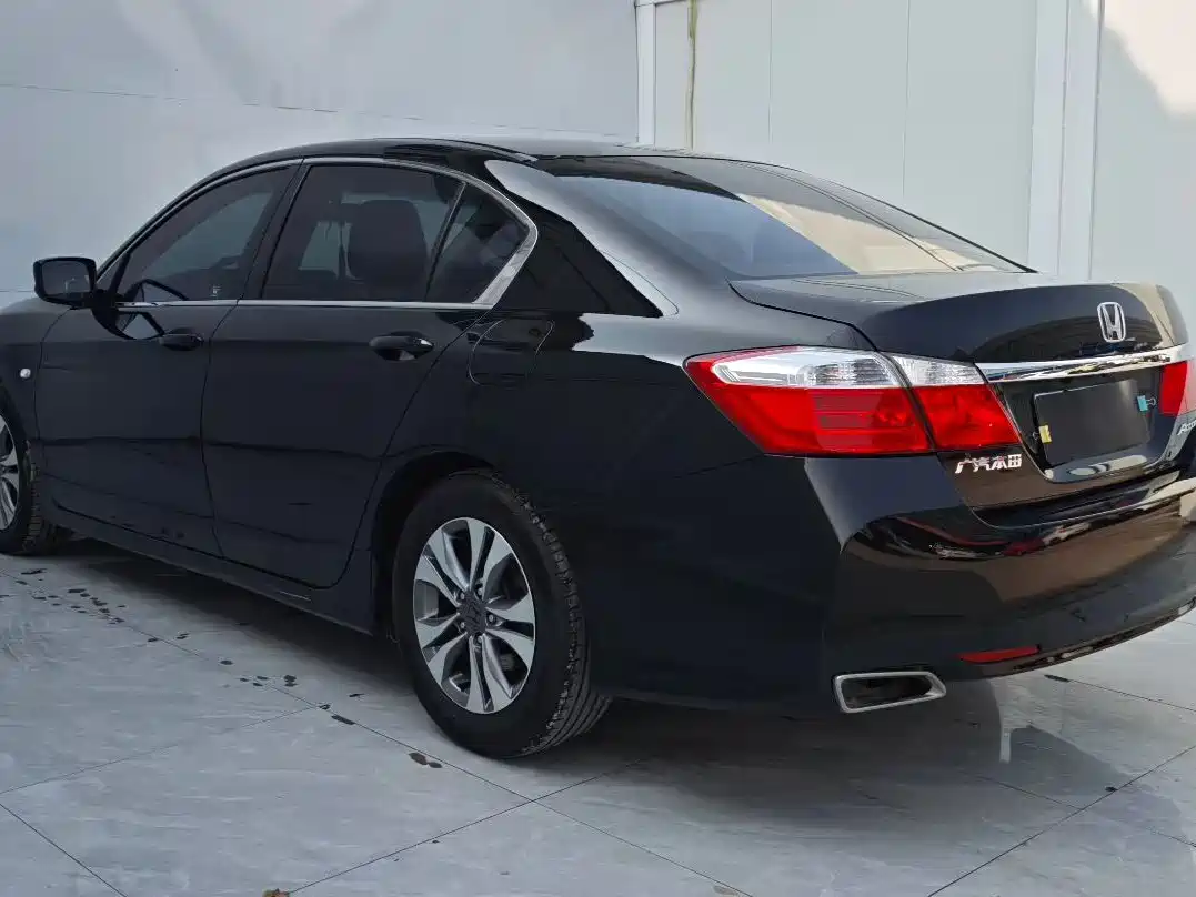 Фото 7 - Honda Accord