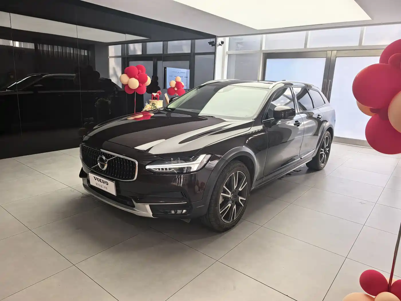 Фото 1 - Volvo V90