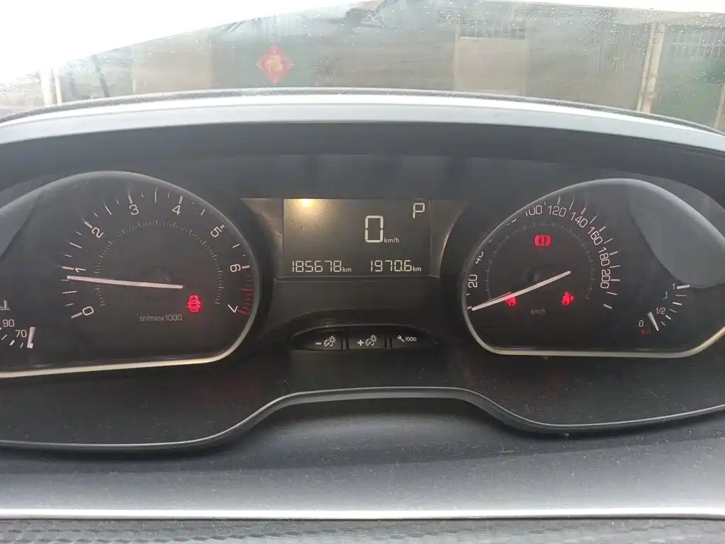 Peugeot 2008 2015 2014 1.6L Automatic Fashion Edition