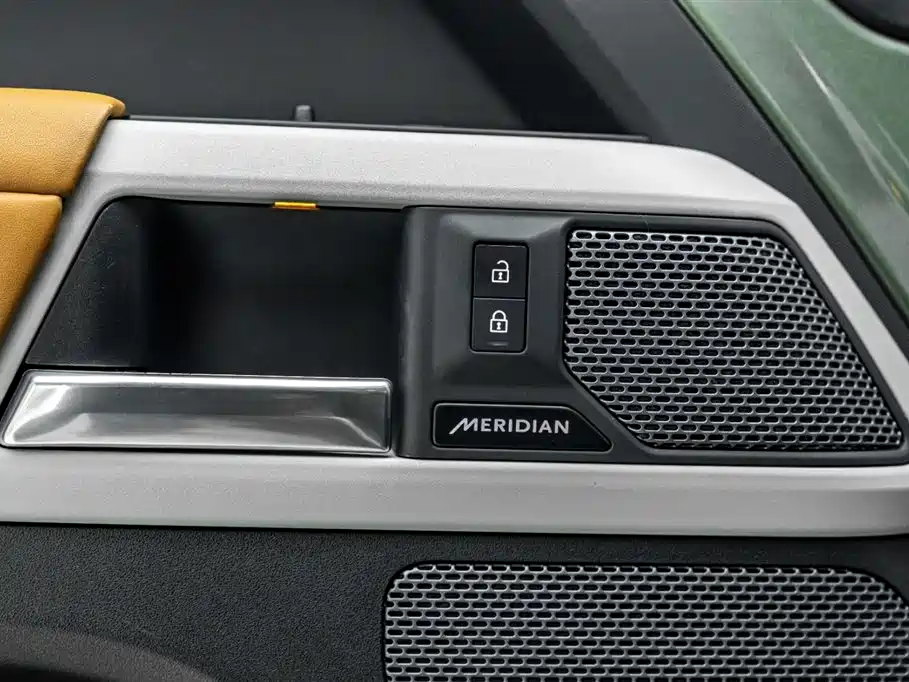 Land Rover Defender 2023 Facelift 110 3.0T P400 X-DYNAMIC HSE фото 14