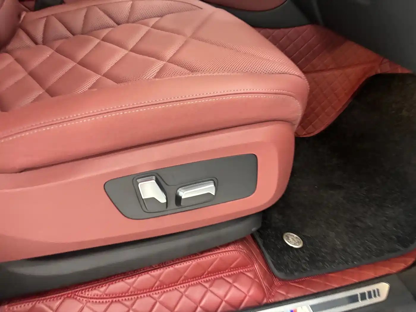 BMW X5 2025 Model xDrive 30Li Exclusive M Sport Blackout Package фото 29