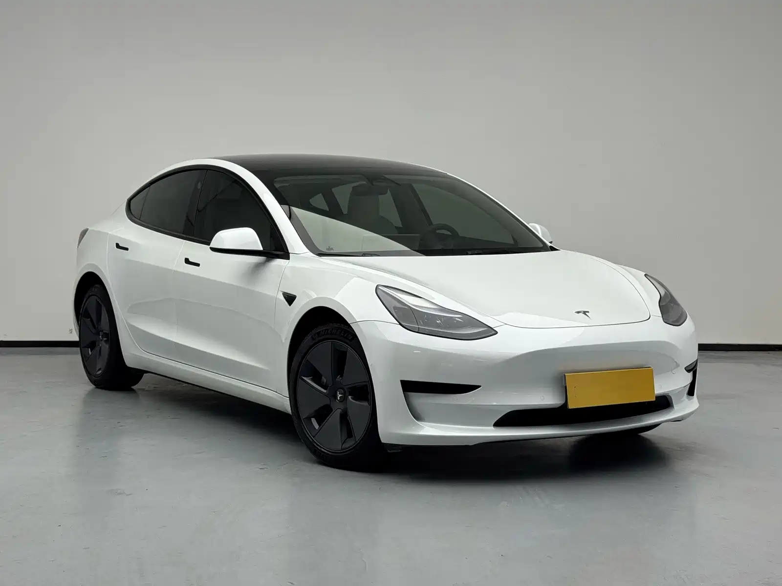 Фото 14 - Tesla Model 3