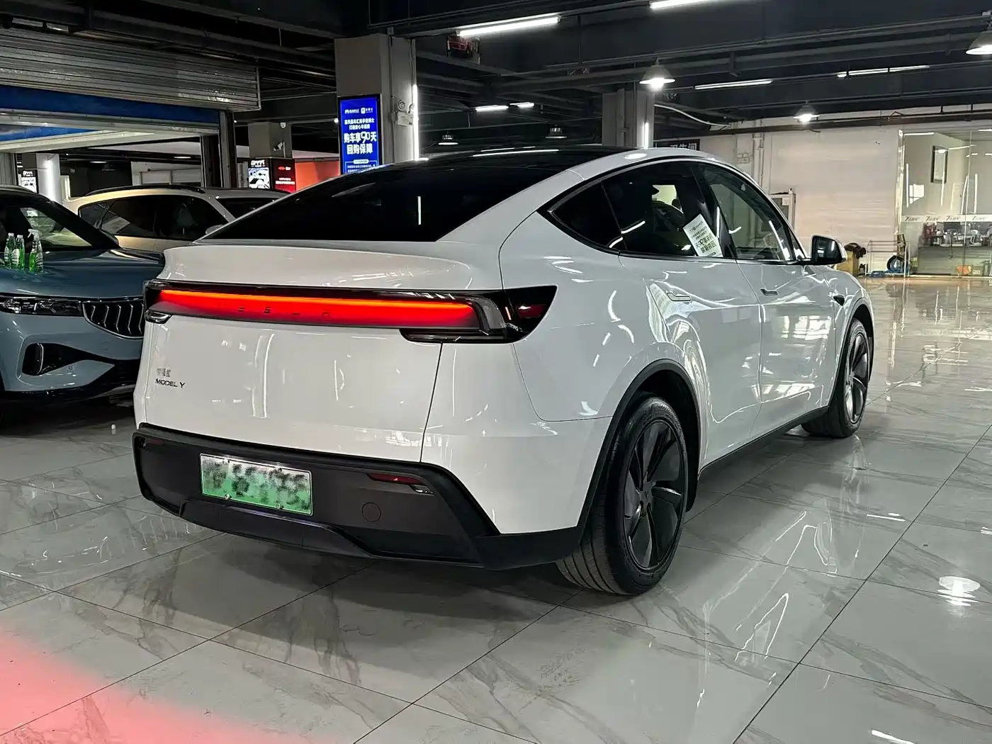 TESLA MODEL Y