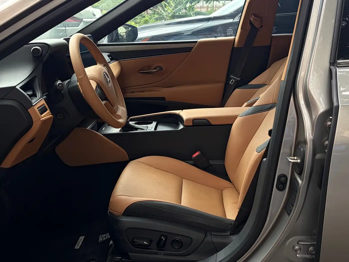 Lexus ES 2025 200 Ultimate Edition фото 4