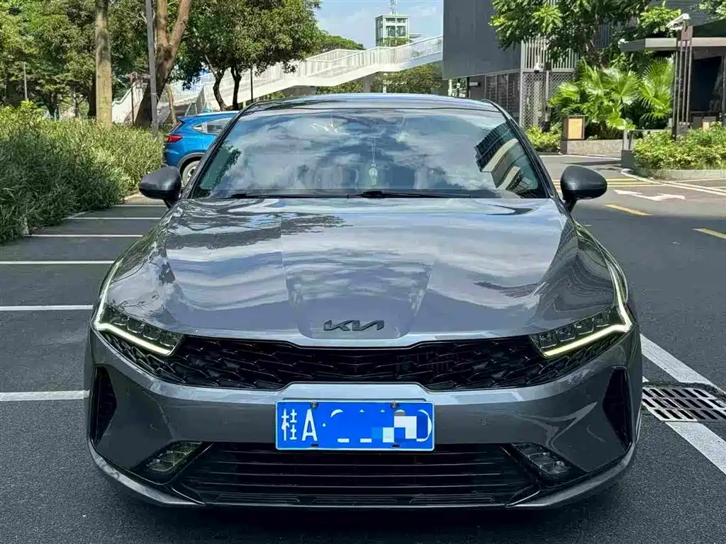 Photo 3 - Kia K5