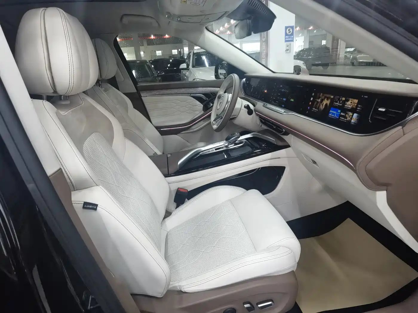 Voyah Free 2021 2021 AWD Standard Range Extender Exclusive Luxury Package