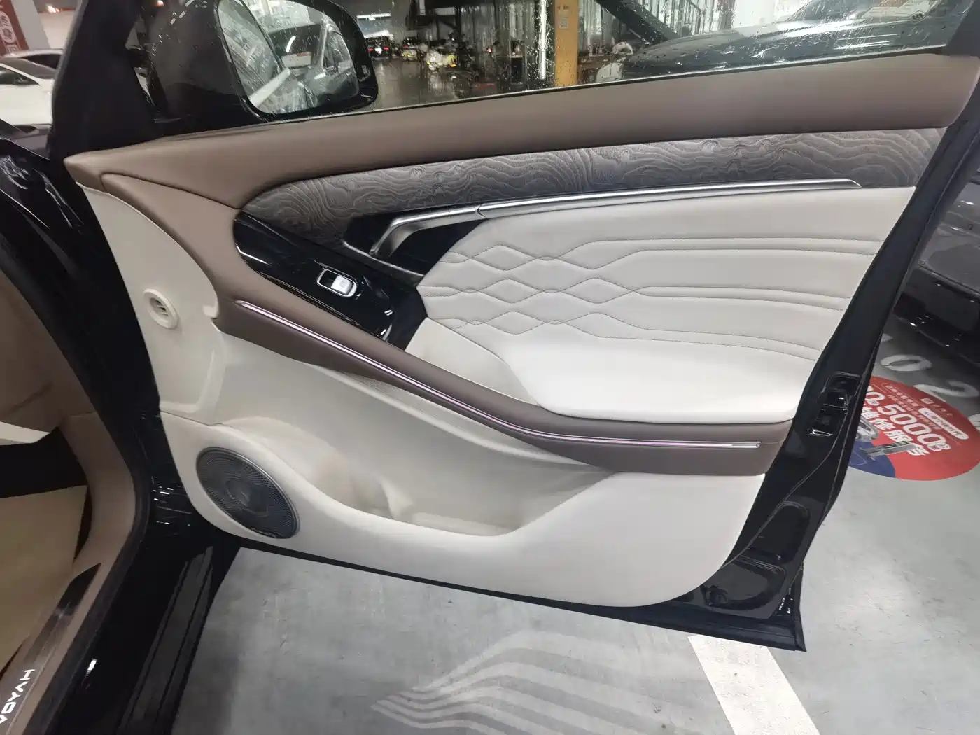Voyah Free 2021 2021 AWD Standard Range Extender Exclusive Luxury Package