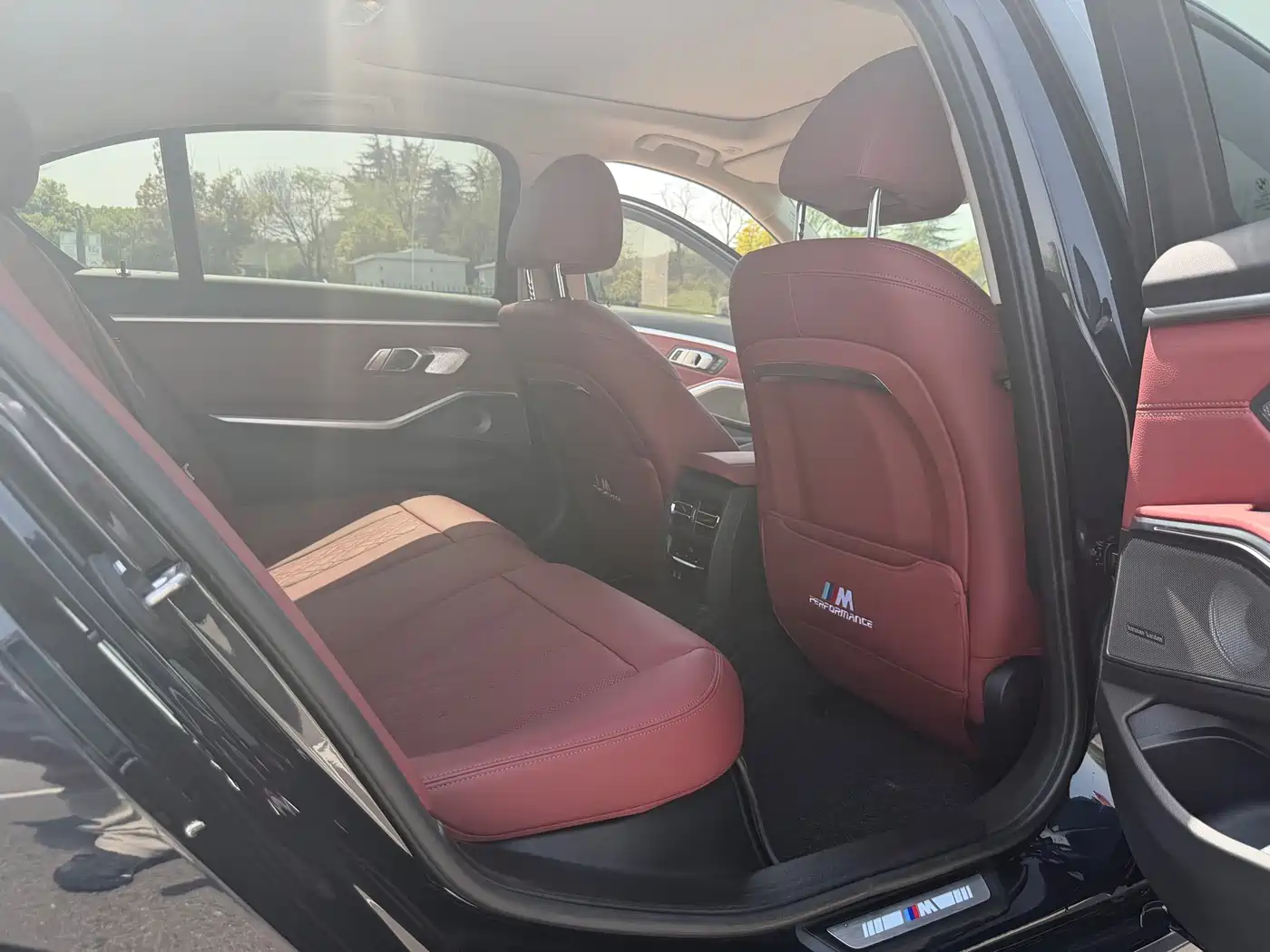 BMW 3 Series 2025 330Li M Sport Night Edition фото 14
