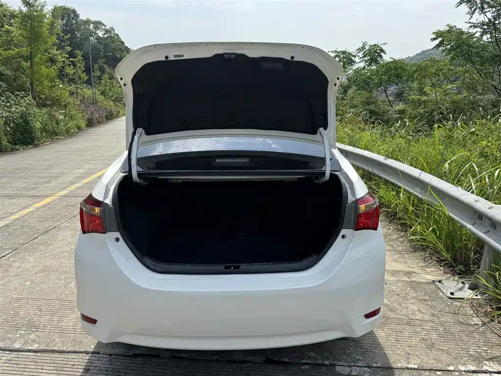 Toyota Corolla 2017 Facelift 1.2T S-CVT GL-i фото 15